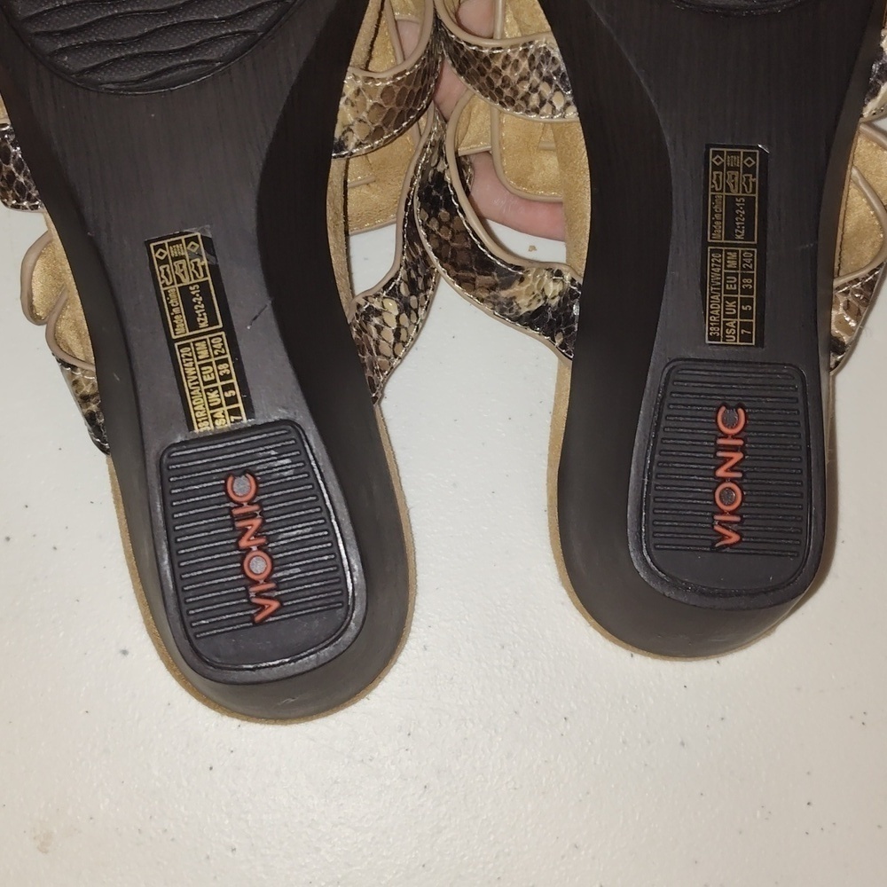 Vionic Sandal, Snake Print, Size 7 - Picture 8 of 12